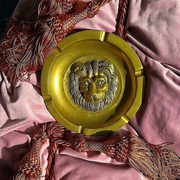 Vintage Brass Lion Ashtray – Statement Piece for Bar Carts & Decor - Picture 5 of 12